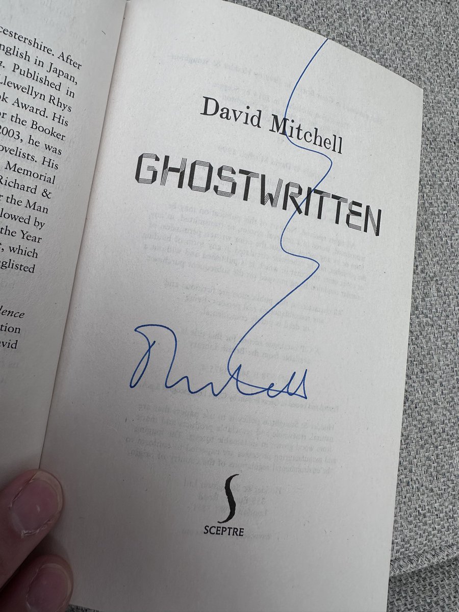 ACstyles75's tweet image. 64 pages in and loving this! #Ghostwritten by #DavidMitchell
