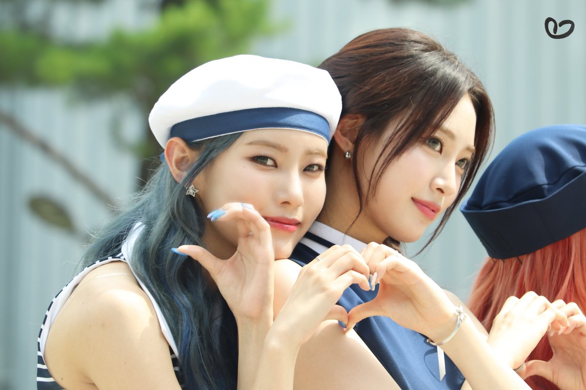 wky_pyon's tweet photo. 240711 위클리 엠카 미니팬미팅

마린룩조아🩵⚓️⛵🌊

#위클리 #Weeekly #먼데이 #Monday https://t.co/m0P8zbLAGy