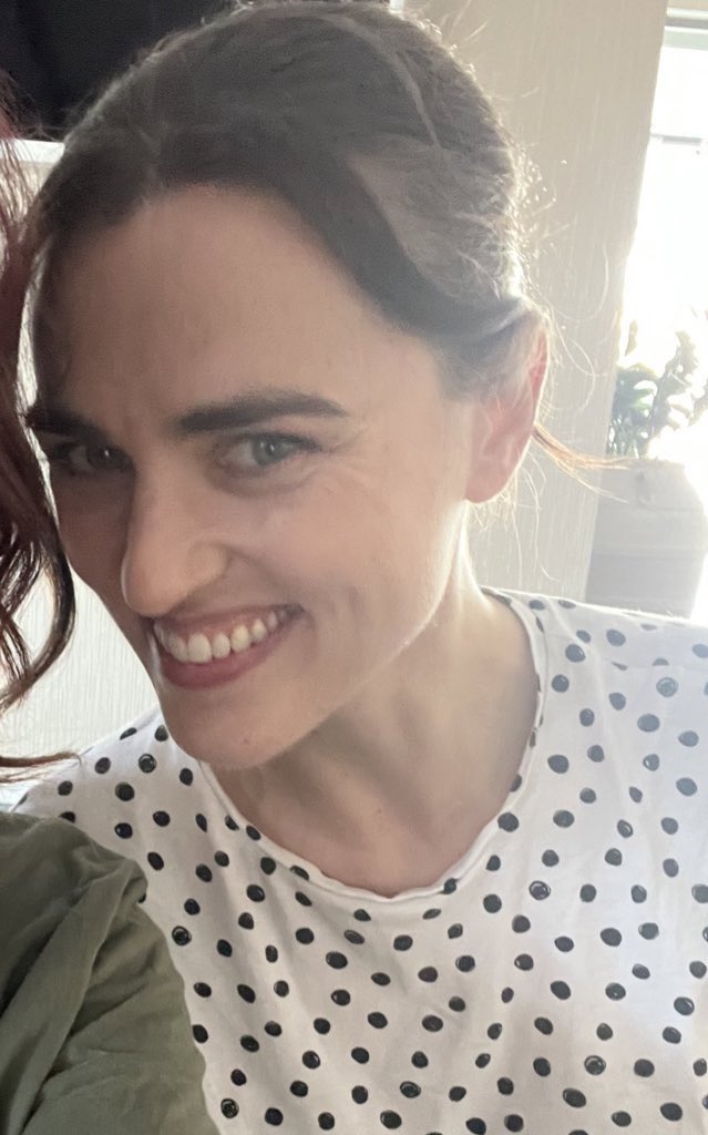 mcgrathxluthor's tweet photo. SHE'S ALIVE AND GLOWING I'LL NEVER RECOVER FROM THIS https://t.co/7XosYzBw1c
