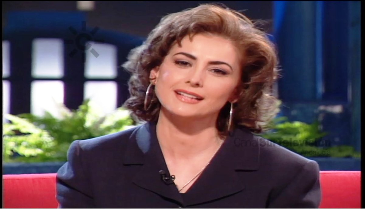 ArchivoCanalSur's tweet photo. #Humor en "El Programa de Carlos Herrera" cuando Irma Soriano imita con gracia el acento mexicano y el estilo de las presentadoras de televisión de México. @canalsur 1997 https://t.co/BIFoPCsqdT #CarlosHerreracr #IrmaSoriano https://t.co/OigFDaEvKo