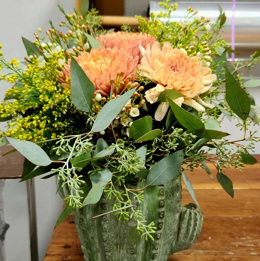 MayfieldFlorist's tweet photo. This stunning custom arrangement was crafted by our very own Leanna! Designed in a customer's cactus vase they brought in, it's truly a unique and special gift.๐งก๐ฟ
โจhttps://t.co/lUadH07CMr
#mayfieldflorist #floralart #tucsonflorist #cactus #deserttheme #floralarrangement https://t.co/A34DPSSR0d