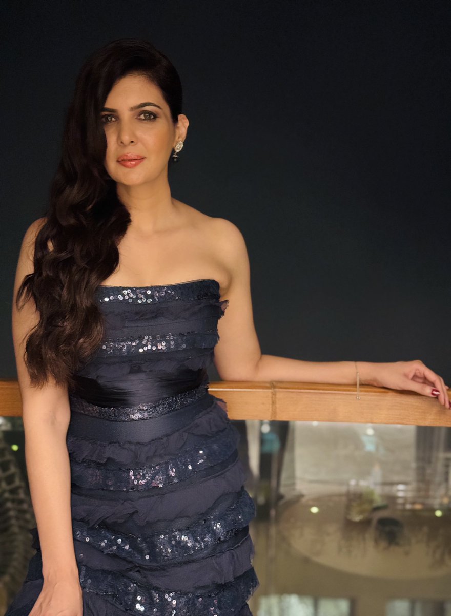 ihanaofficial's tweet photo. Do well
Live well
And dress really well ๐
๐
#loveforblue
#traveldiaries #weddings #glitters https://t.co/dW7G6c19wN