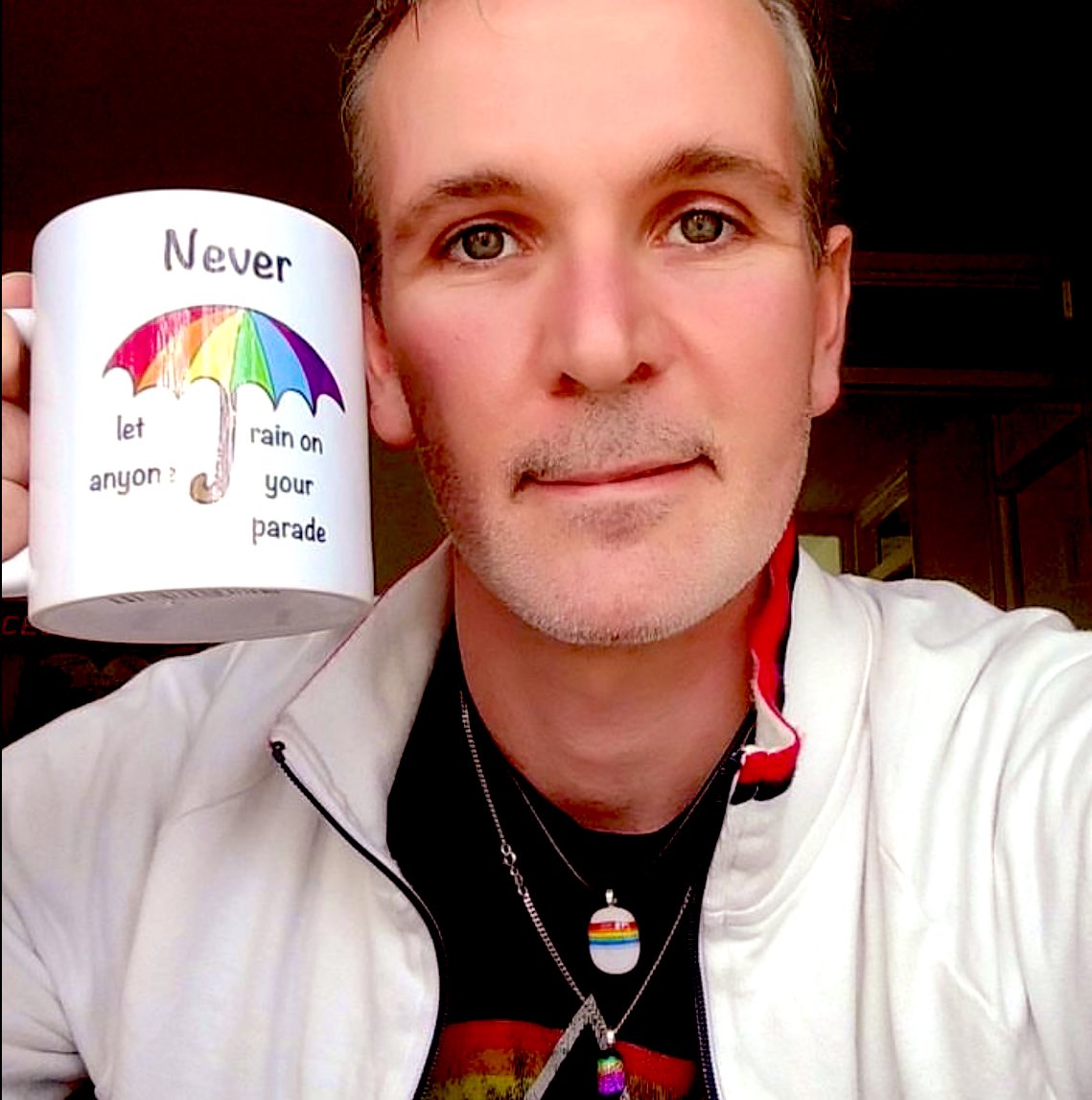 icedrainbow's tweet image. Hi ๐๐ผ Iโm Tom, A glass artist based in Essex UK. Iโd love it if more people saw my work! So Iโd be so grateful if you could share this post & maybe have a look at some of my work. Many Thanks! ๐ฅฐ๐๐ผ
More work in comments.
#glass #art #britishmaker #artist #shopindie