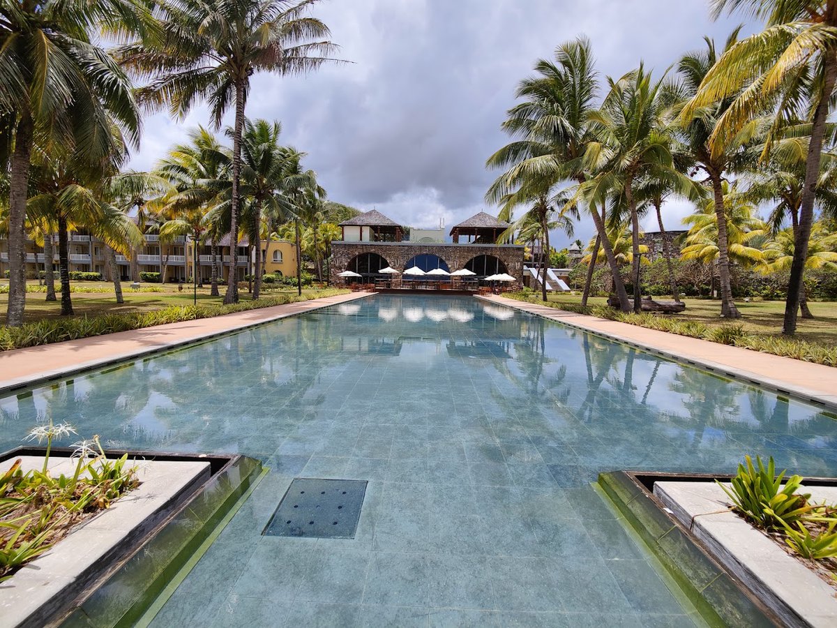 EliteTravelKE's tweet photo. Outrigger Mauritius Beach Resort, situated on the south coast of Mauritius in the Bel Ombre nature reserve, offers classic plantation-style architecture and various activities connecting guests to Mauritian culture like Sega music, dancing, cooking classes, and rum tasting. https://t.co/iGCC3ch292