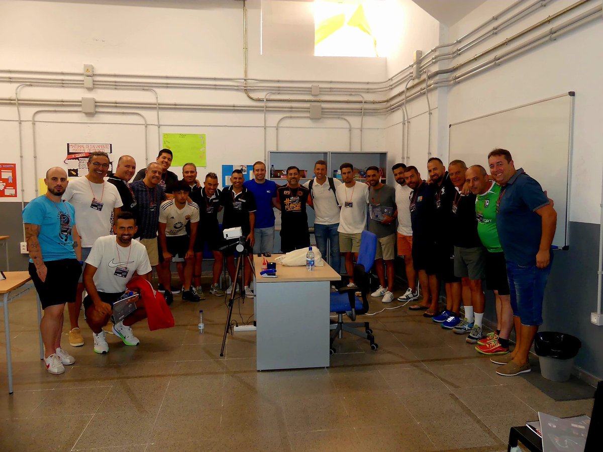 FIFTenerife's tweet photo. 📚 Intensa jornada formativa de entrenadores de #fútbolsala en Granadilla de Abona.
➕ℹ️ https://t.co/q35Vhab0Ic
#somosfif #fútboltenerife #tenerife #GranadilladeAbona https://t.co/pZuOpJhcmJ