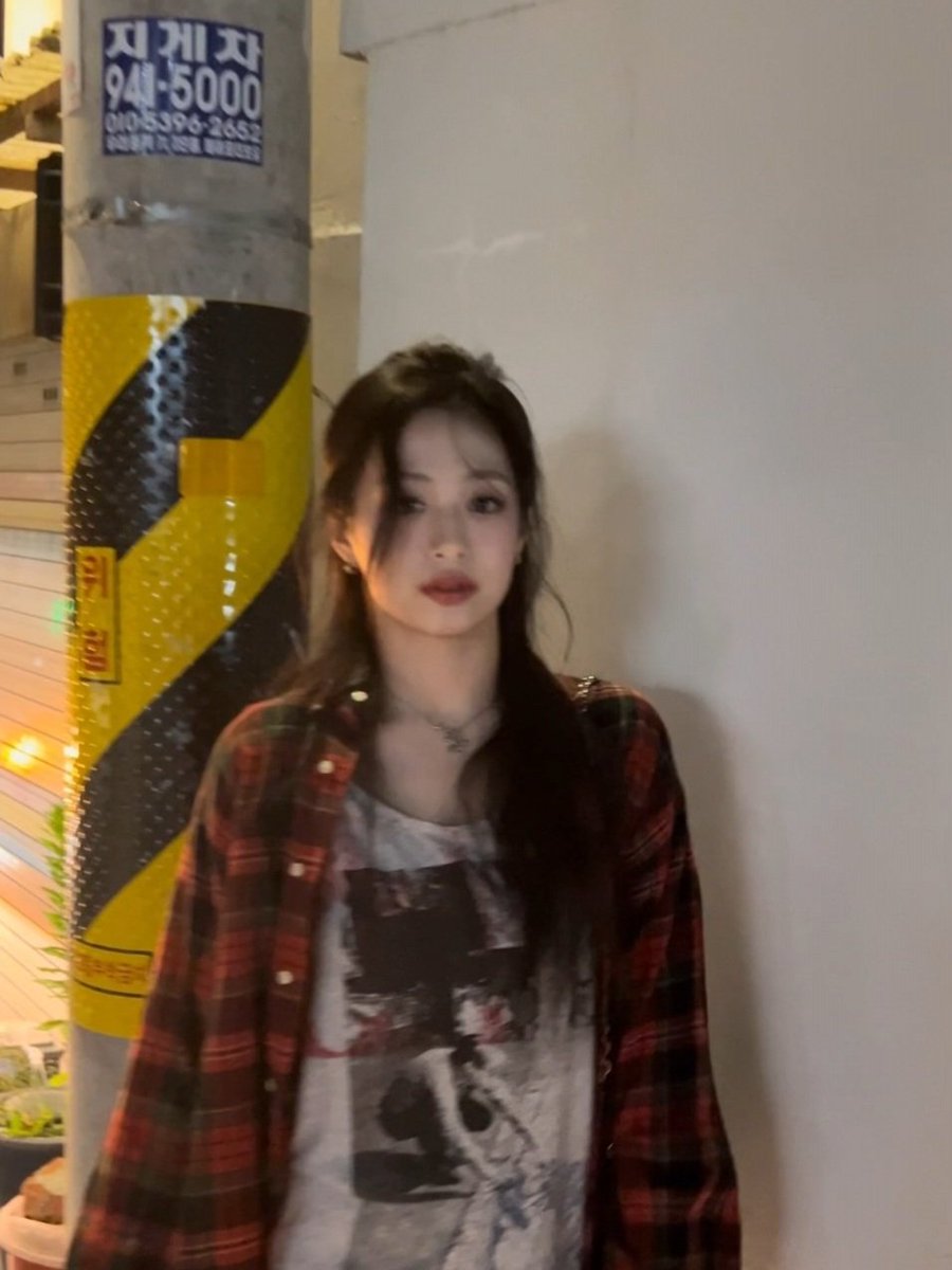 baemoniedle's tweet photo. 빤-히 쳐다보는 아현이를 좋아하는편 https://t.co/Y6gHe6DbCi