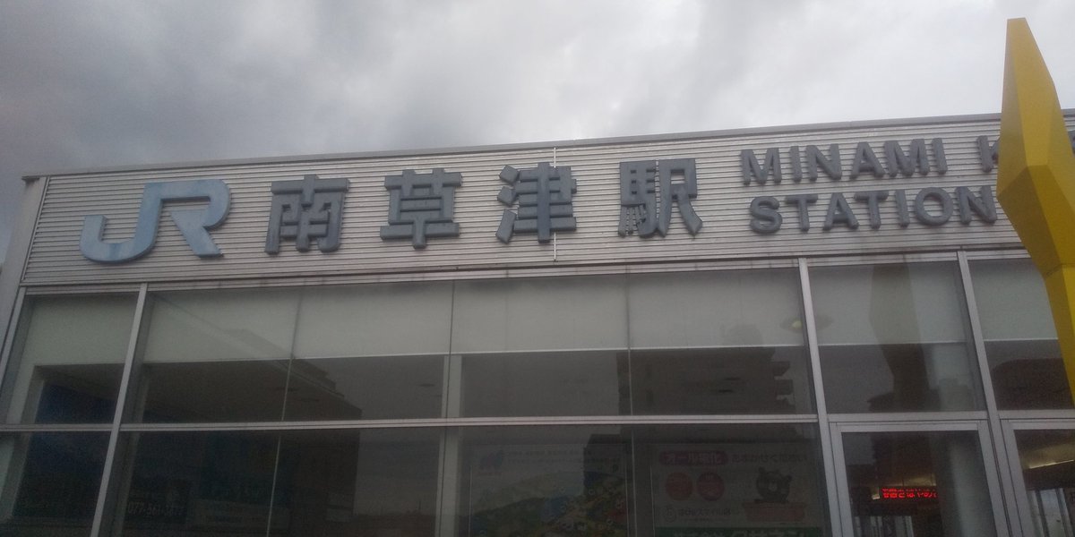 2008nz32's tweet photo. この街は歩行者に非常に優しい街だ。
横断歩道を渡れば必ず停まってくれる。
我が地元民にも見習って貰いたい1面であるが、地元で歩いてる人ほぼ皆無だから無理かーーーw

にしても、街行く人々の会話が酒のツマミになるなんて楽しい街やわー。 https://t.co/6pvpui3zO1