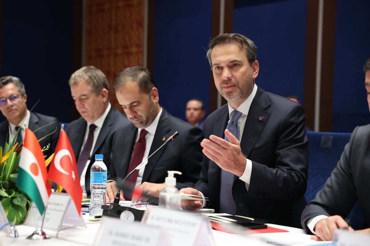 aBayraktar1's tweet photo. Niamey temasları kapsamında Nijer Maden Bakanı Sayın Abarchi Ousmane, Petrol Bakanı Sayın Mahaman Moustapha Barké ve Enerji Bakanı Sayın Amadou Haoua ile bir araya geldik.

Görüşmede devam eden maden arama faaliyetlerimizi, petrol arama ile elektrik üretim ve iletim alanlarında geliştirebileceğimiz ortak projeleri değerlendirdik.