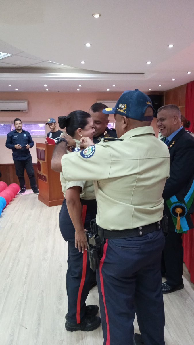 HiulisR's tweet photo. En el día nacional del policía @PoliLagunillas asciende a 27 funcionarios este martes #16DeJulio, se realizó el acto de Ascensos Ordinarios 2024 en el auditorio de la Universidad Alonzo de Ojeda (Uniojeda), presidido por el alcalde del municipio Lagunillas José Mosquera Adarme. https://t.co/8EJw37Skws