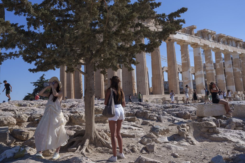 Tourists look for shade at the Acropolis before the site was closed for several hours due to heat wave conditions. 
📷 <a href="/PGiannakouris/">Petros Giannakouris</a> 

#Greece #heatwave 
Story by Elena Becatoros and Srdjan Nedeljkovic 
<a href="/ElenaBec/">Elena Becatoros</a> <a href="/SrdjanTV/">Srdjan Nedeljkovic</a> 
apnews.com/article/southe…