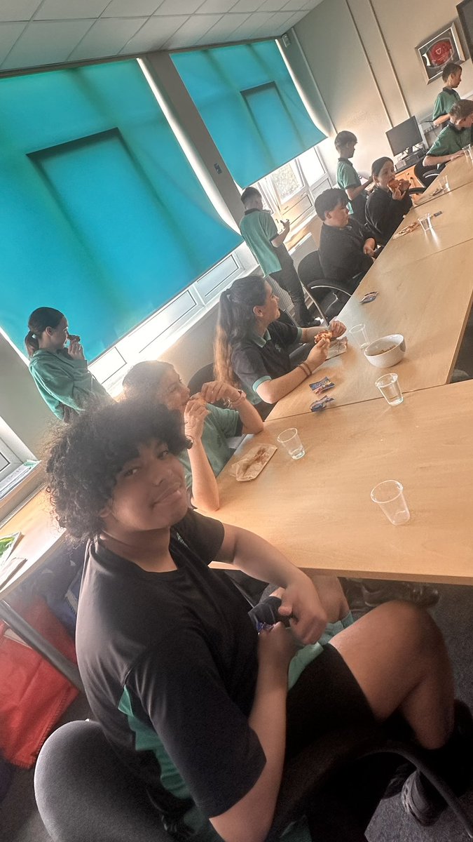 siarteriaithYBE's tweet photo. Parti Pizza Cymreictod 2024. Gwobrwyo y 30 sydd â’r mwyaf o bwyntiau gwyrdd am ymfalchio yn y Gymraeg, defnyddio’r iaith yn hyderus a hyrwyddo Cymreictod. Da iawn chi! 🏴󠁧󠁢󠁷󠁬󠁳󠁿Pizzas all round for these pupils for being so enthusiastic towards the Welsh language this year!🍕@BroEdern https://t.co/sXMWDLpHTe