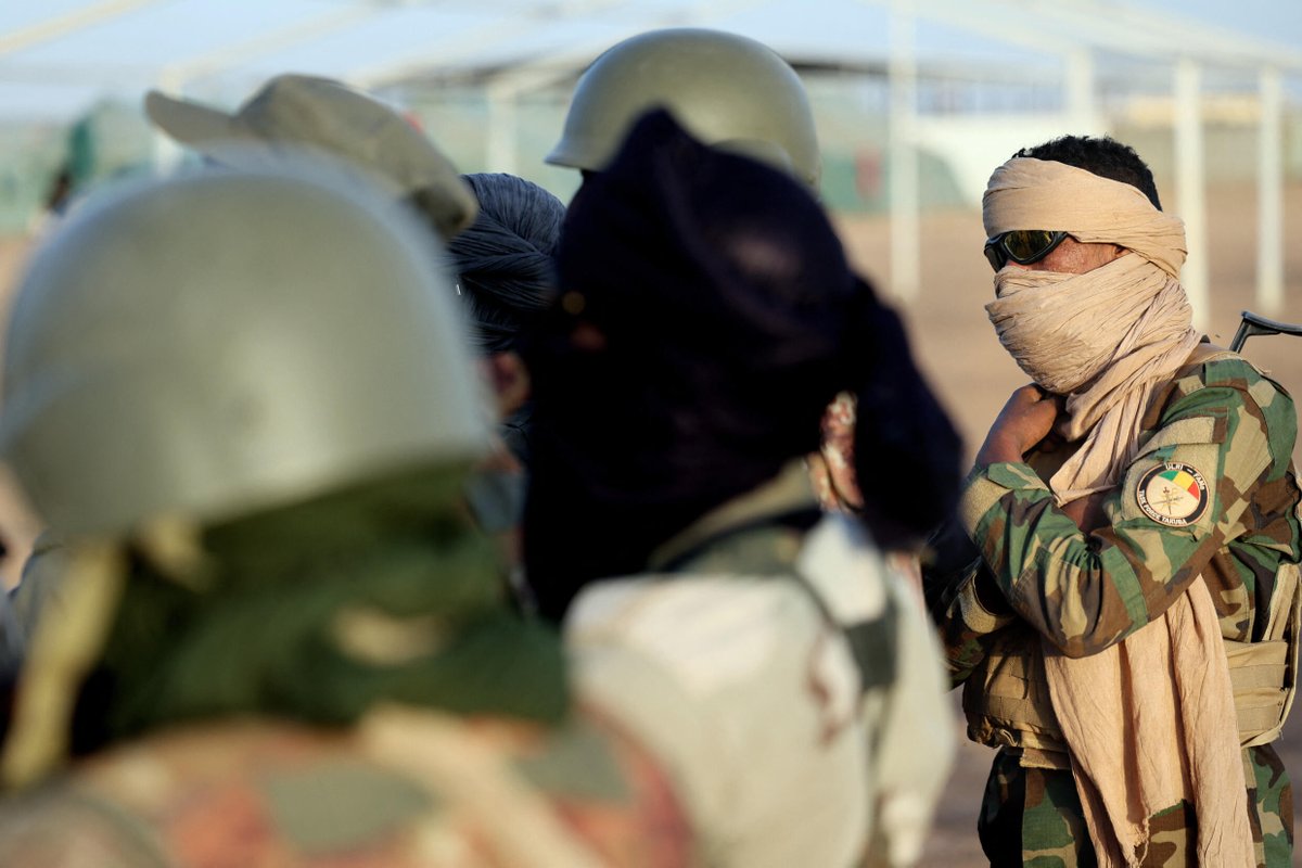 RFIAfrique's tweet photo. Mali: une vidéo montre un militaire malien éventrant un cadavre pour manger son foie https://t.co/V9upR3HdiU https://t.co/Qw7bslBIzq