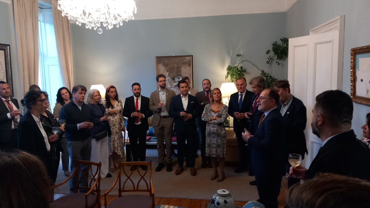 Fue un placer recibir en el consulado al comité organizador del 34 congreso de ASELE, al DG de Español en el Mundo del MAUC y una amplia delegacion del Instituto Cervantes, encabezada por su Director Luis Garcia Montero.