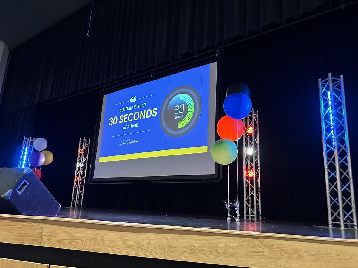 levelupteacher's tweet photo. Listening to @thomascmurray is a great way to kick way to kick off #ignitED24 https://t.co/vq8bTYOQ7P