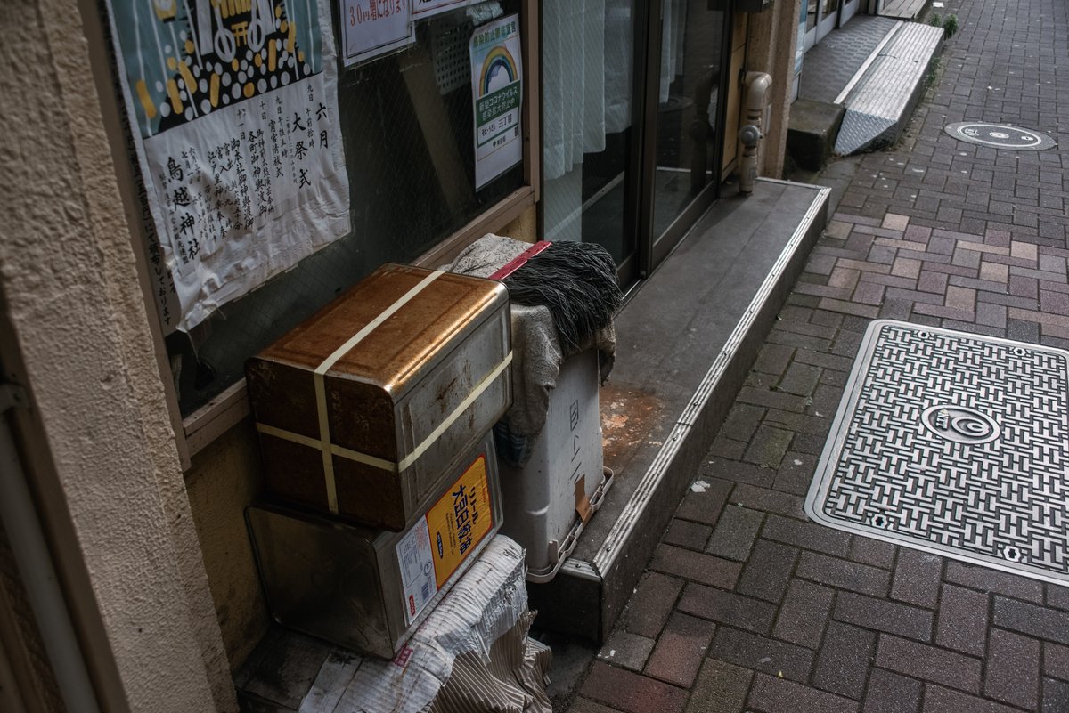 Logicpierrot's tweet photo. 御徒町 https://t.co/EoK3aAWToY