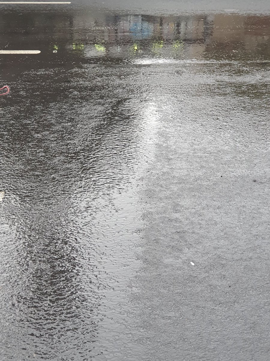 emata1970's tweet photo. @SacmexCDMX @BJAlcaldia Fuga de agua en la avenida Gabriel Mancera @En_laDelValle a la altura del número 928 y la UMF 28 del IMSS.  Tiene reporte del día lunes 15 de Julio R-20240715-0020. (CN). https://t.co/48nZ8dtGkT