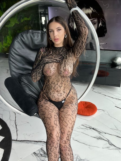 Hey guys, how is your summer going🤪 https://t.co/fiCWH0sUaI<a href="/tag/%D0%BD%D0%BE%D0%B2%D0%B5%D1%84%D0%BE%D1%82%D0%BE%D0%BF%D1%80%D0%BE%D1%84%D1%96%D0%BB%D1%8E"class="tags"><span>#новефотопрофілю</span></a>