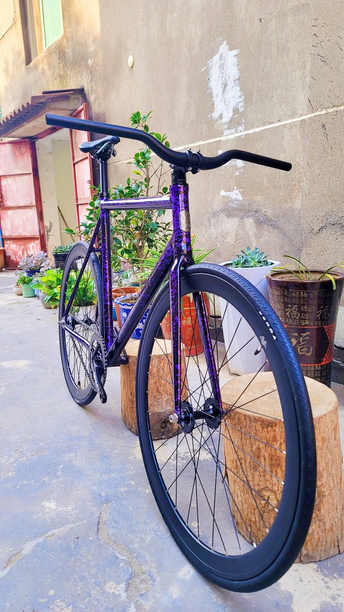 tsunami82269's tweet photo. 👿💜TSUNAMI snm100 special paint， Purple Flame is available

fixed gear bike, single speed bike, tracklocross, pist bike, track bike, fixie bike , 海啸 速那米 固齿 单速 竟轮 intro7轮组 死飞、固齿、竞轮、单速车、整车、车架、场地、轮组、Cinelli、 全速力、Dosnoventa、Bianchi、 https://t.co/vJCoM8O6AK