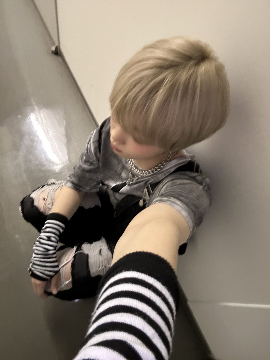 YOUNITE_twt's tweet photo. 쫀하루 보내깅 😉

#은호 #EUNHO https://t.co/TAd8Qw5WZx