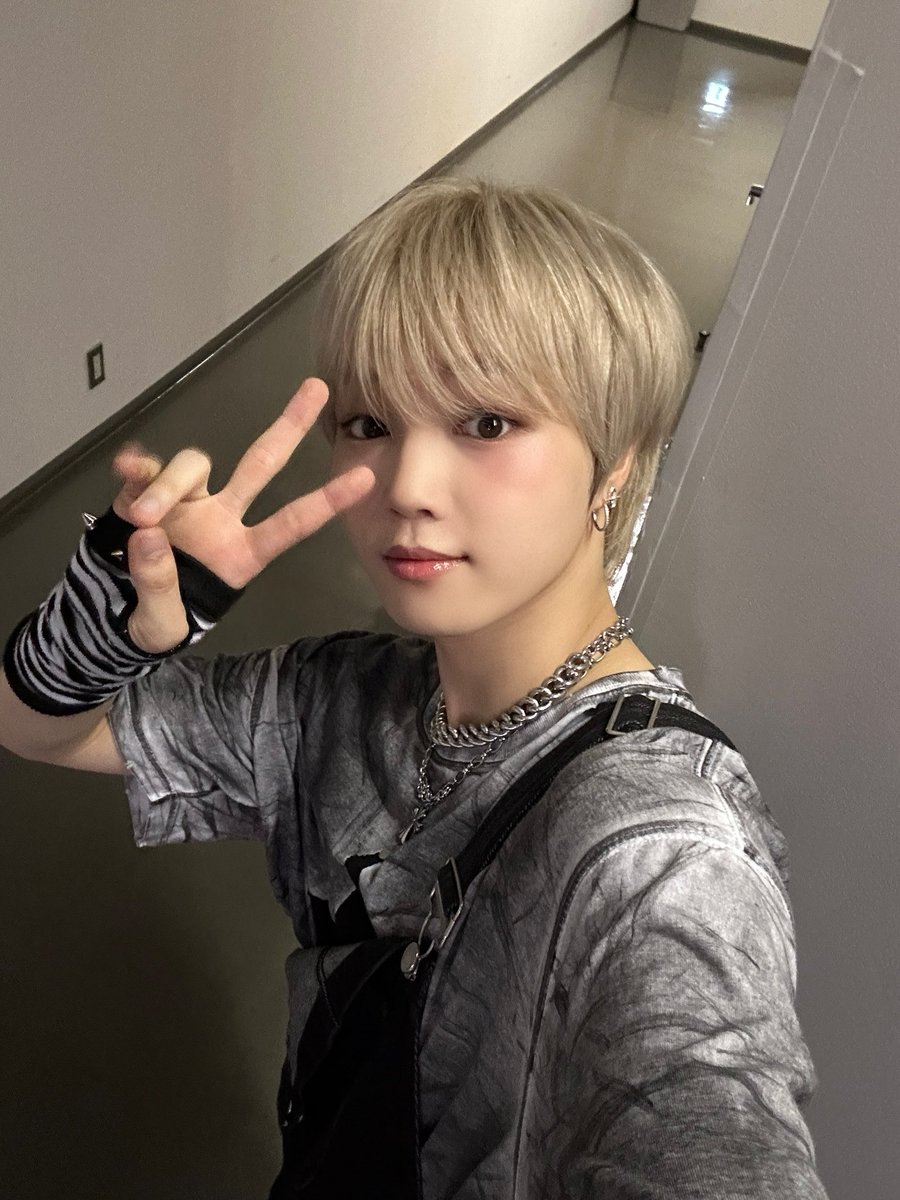 YOUNITE_twt's tweet photo. 쫀하루 보내깅 😉

#은호 #EUNHO https://t.co/TAd8Qw5WZx