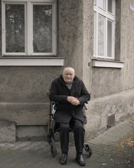 WarnerBrosUK's tweet photo. See the real house of the former commandant of Auschwitz and the real people who lived there, which inspired the award-winning Zone of Interest. 

#TheCommandantsShadow in selected cinemas now. #LightAfterShadow https://t.co/o1jQ5U39nB