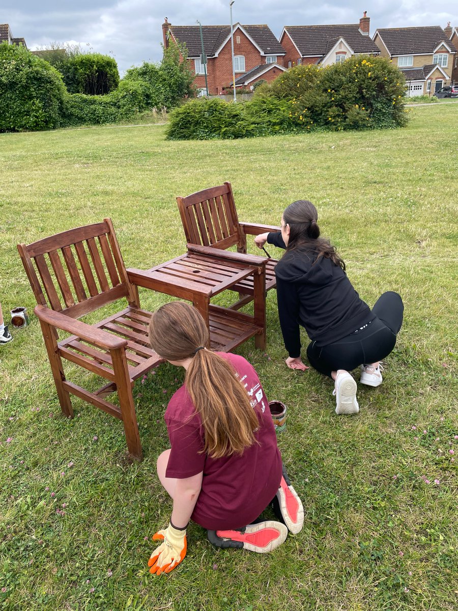 DGTSWFund's tweet photo. We were delighted to welcome nine enthusiastic volunteers from Dartford Science and Technology College (DSTC) as part of their Community Volunteering initiative. Our amazing volunteers accomplished so much on our hospital site. A huge thank you to DSTC for their support! https://t.co/72JPQ2hPvN