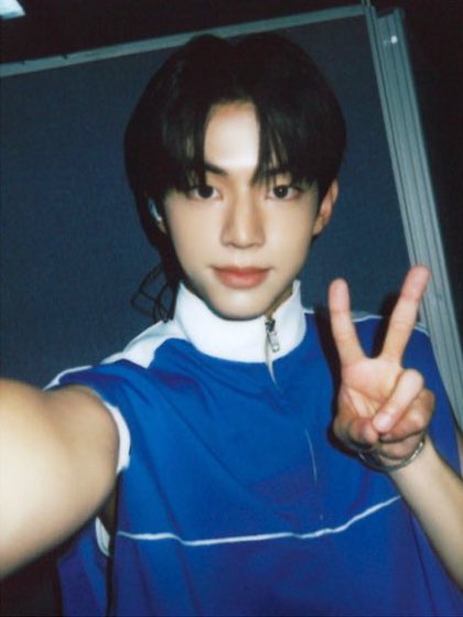 TWS:AY 셀카 #도훈

#TWS #투어스 #DOHOON