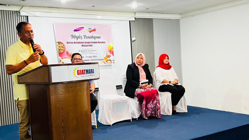 DatukYakubKhan's tweet image. 𝟭𝟳 𝗝𝘂𝗹𝗮𝗶 𝟮𝟬𝟮𝟰 | 𝗥𝗮𝗯𝘂 | 𝟭.𝟬𝟬 𝗽𝗲𝘁𝗮𝗻𝗴

Menyempurnakan Majlis Penutupan Kursus Kemahiran Jangka Pendek Masakan (Hiasan Kek) anjuran KEMAS. Hadir sama TKB, NKB &amp;amp; KW UMNO Bhagian Sepanggar.

 #DYK
#n16karambunai
#KEMAS