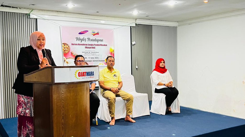 DatukYakubKhan's tweet image. 𝟭𝟳 𝗝𝘂𝗹𝗮𝗶 𝟮𝟬𝟮𝟰 | 𝗥𝗮𝗯𝘂 | 𝟭.𝟬𝟬 𝗽𝗲𝘁𝗮𝗻𝗴

Menyempurnakan Majlis Penutupan Kursus Kemahiran Jangka Pendek Masakan (Hiasan Kek) anjuran KEMAS. Hadir sama TKB, NKB &amp;amp; KW UMNO Bhagian Sepanggar.

 #DYK
#n16karambunai
#KEMAS