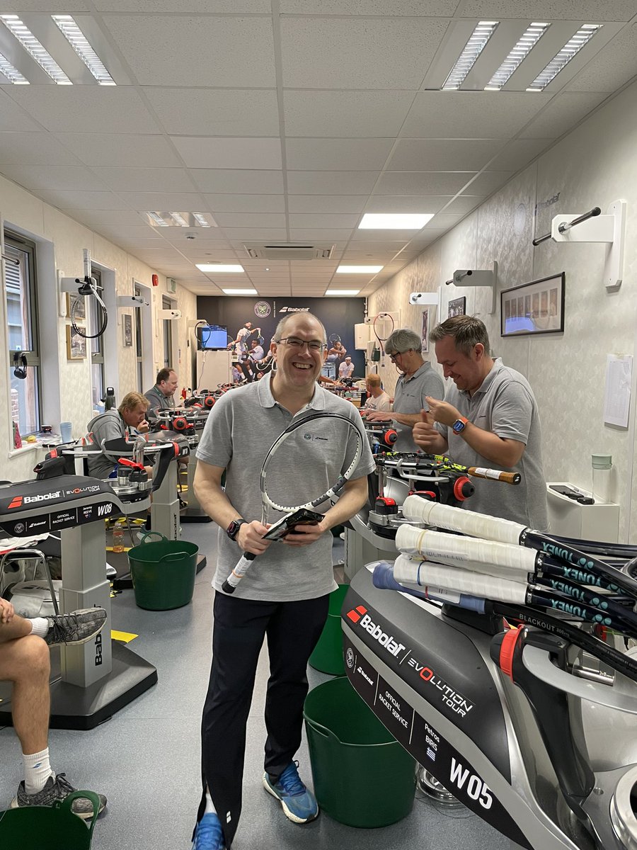 Matt Smith (@msmithtennis) on Twitter photo Great Coach Webinar this morning with the head Wimbledon stringer <a href="/therqtstringer/">Paul Skipp</a>. Top takeaways:
🏎️ Stringing = 50% of racket. Like tyres you put on a sports car
🧵 Softer synthetic better for juniors/adults vs stiffer polyester high performance
🏸 tension is personal Great Coach Webinar this morning with the head Wimbledon stringer <a href="/therqtstringer/">Paul Skipp</a>. Top takeaways:
🏎️ Stringing = 50% of racket. Like tyres you put on a sports car
🧵 Softer synthetic better for juniors/adults vs stiffer polyester high performance
🏸 tension is personal