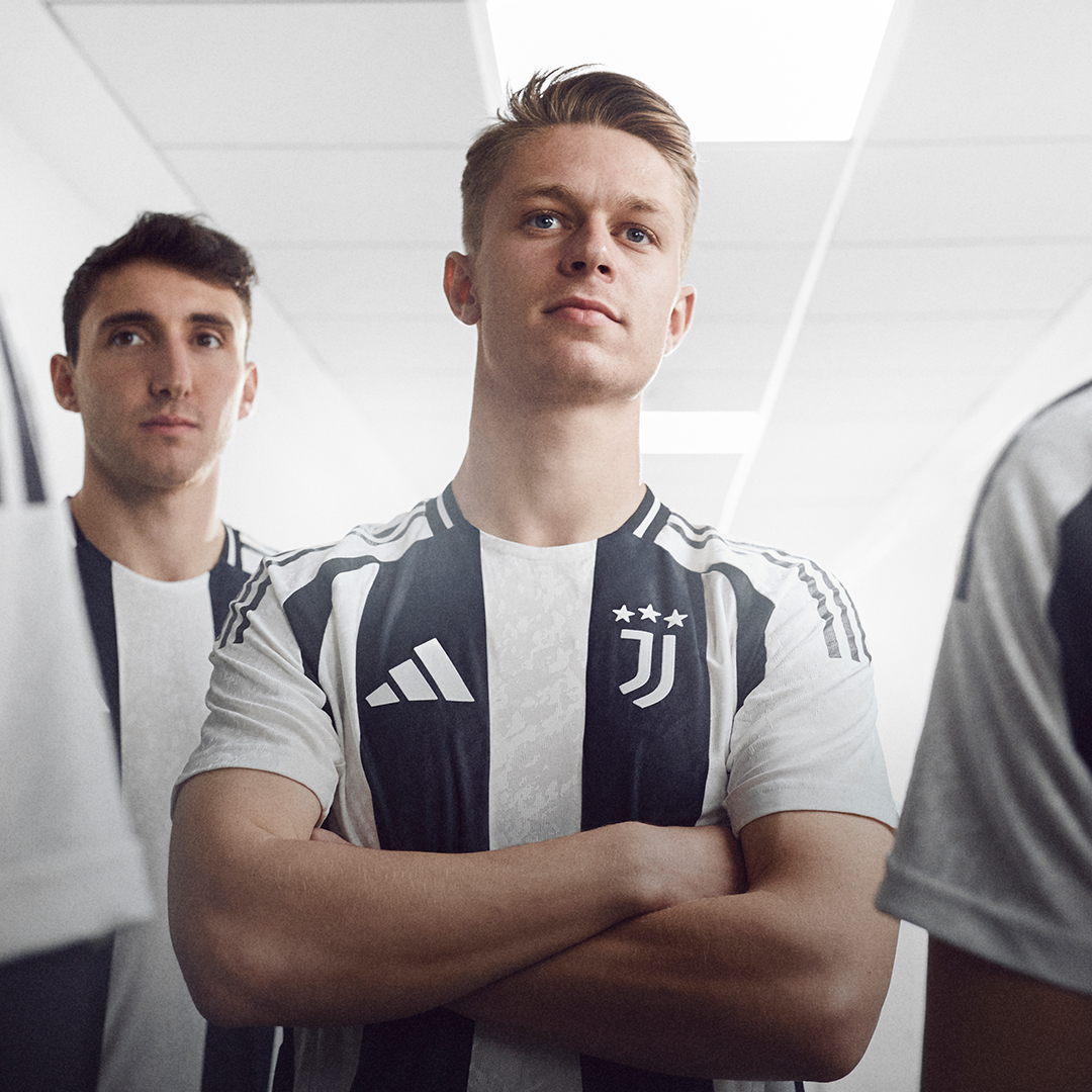 ProD_Soccer_FR's tweet photo. 🤍🖤 La Juve sort son nouveau maillot domicile pour la saison 24/25 🤍🖤 Du classique

Retrouve toute la collection sur Pro:Direct Soccer 🛒https://t.co/dfs7jHBGUp https://t.co/kv5ZmKjAQZ