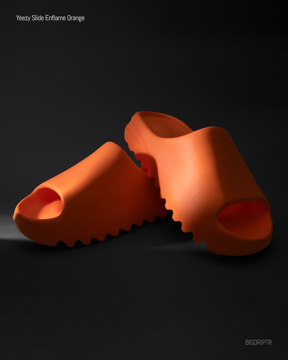 bigdriptr's tweet photo. Onlar sıradan plaj terlikleri değil! Onlar Yeezy Slide! 🔥 #EnflameOrange #Yeezy https://t.co/l6RmQ3oJSL