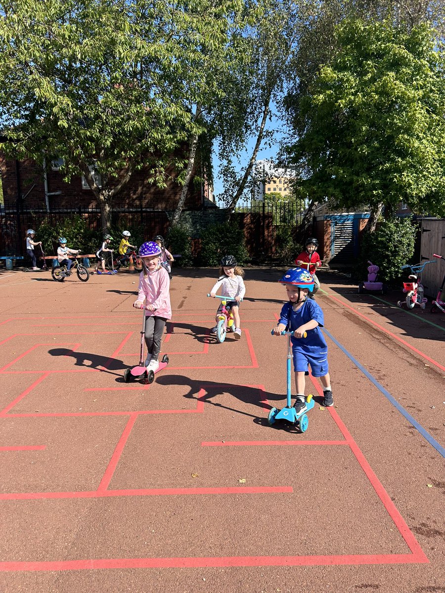 ArchibaldFirst's tweet photo. Year 1 had a wheeeelie fun time this morning on our bikes and scooters in the ☀️#AFSWellnessWeek #AFSCourageous https://t.co/Kq0VESN3CQ