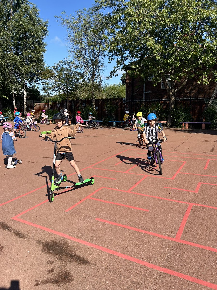 ArchibaldFirst's tweet photo. Year 1 had a wheeeelie fun time this morning on our bikes and scooters in the ☀️#AFSWellnessWeek #AFSCourageous https://t.co/Kq0VESN3CQ
