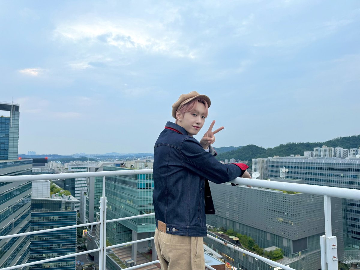 BDU4official's tweet image. [📷] 

안 무서운 척..🤓 쁘이🍀 

#BDU #비디유 #BITSAEON #빛새온 #ビッセオン