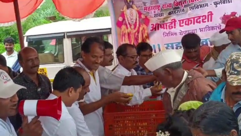 prokolhapur's tweet photo. प्रतिपंढरपूर नंदवाळ येथे कोल्हापूर महावितरणची विद्युत सुरक्षा प्रबोधनाची वारी ! https://t.co/98NhfMicCF