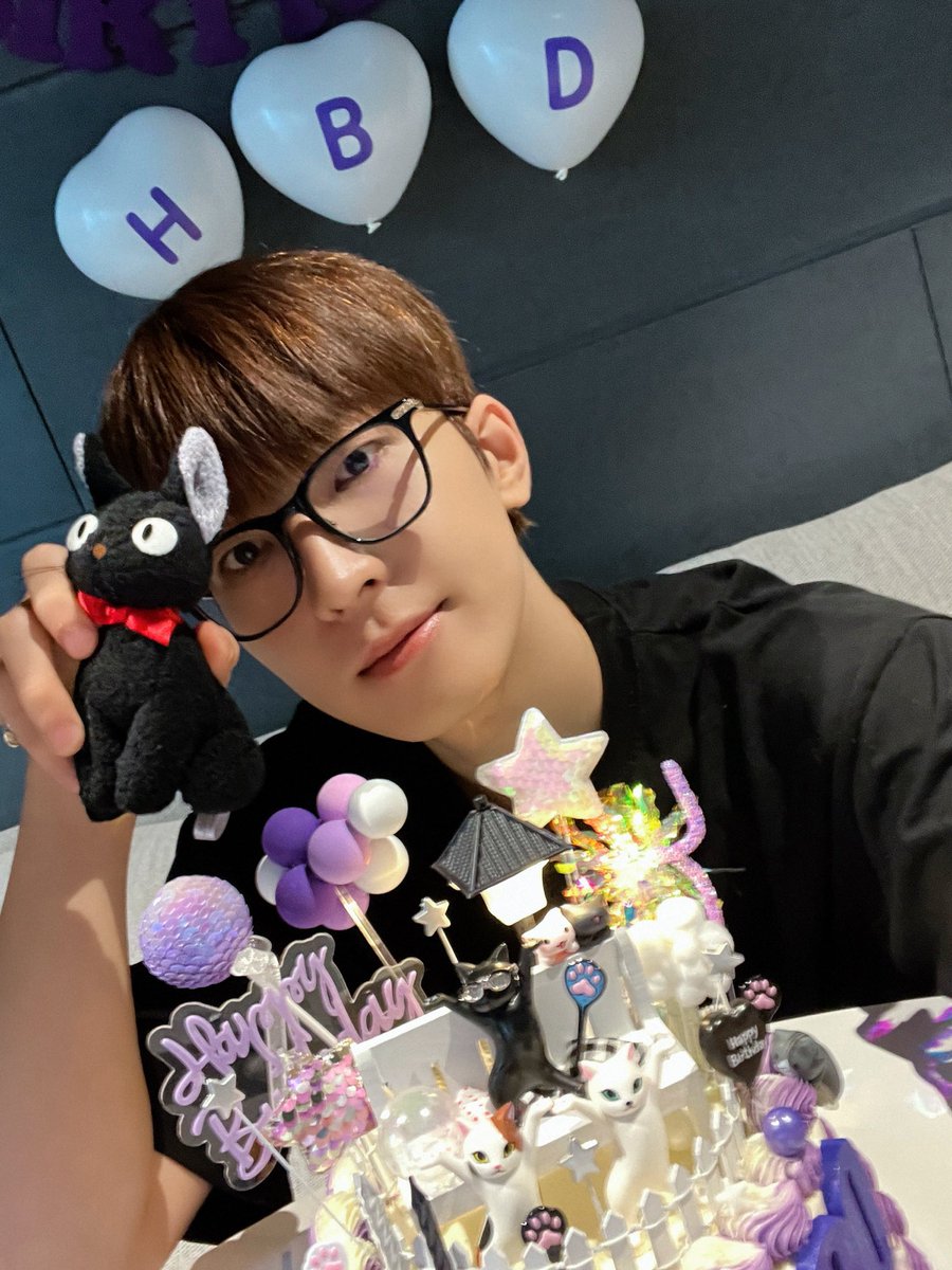 wwlake's tweet photo. 우리 원우도 항상 행복합시다🍀 https://t.co/qTHvmxDa8U