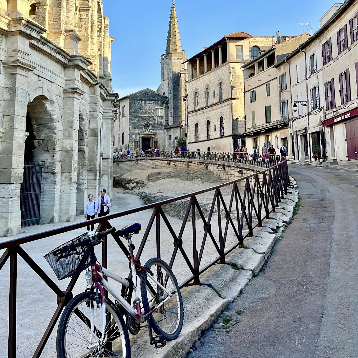 GarethHawthorne's tweet photo. Arles, Provence 🇫🇷 https://t.co/wliRgSHuLL