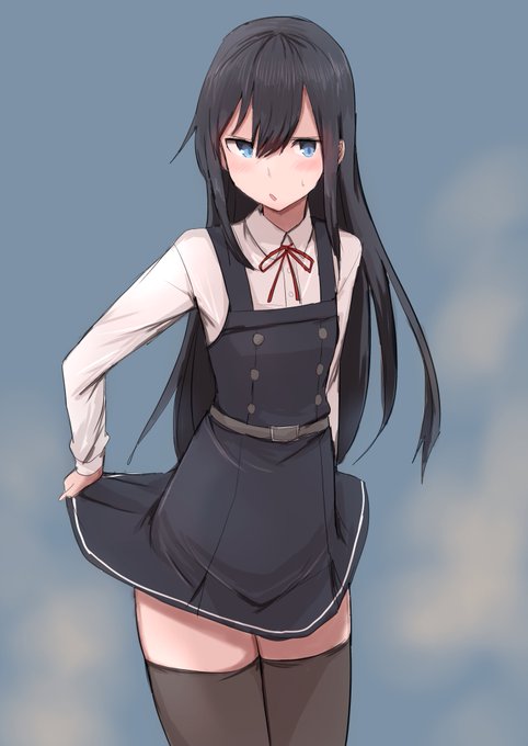 お題のこっそりおならした後、頬を染めて周囲をキョロキョロ伺いながら、スカートをバサバサと扇いで匂いを散らしている朝潮ちゃんです。 