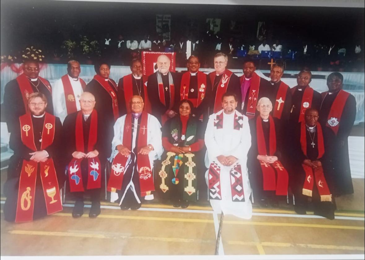 WesleyGuildSA's tweet image. How many do you recognise in the picture below?

Name:
Surname
District:

 #RecogniseInPicture #NameRecognition #MemoryLaneMoments