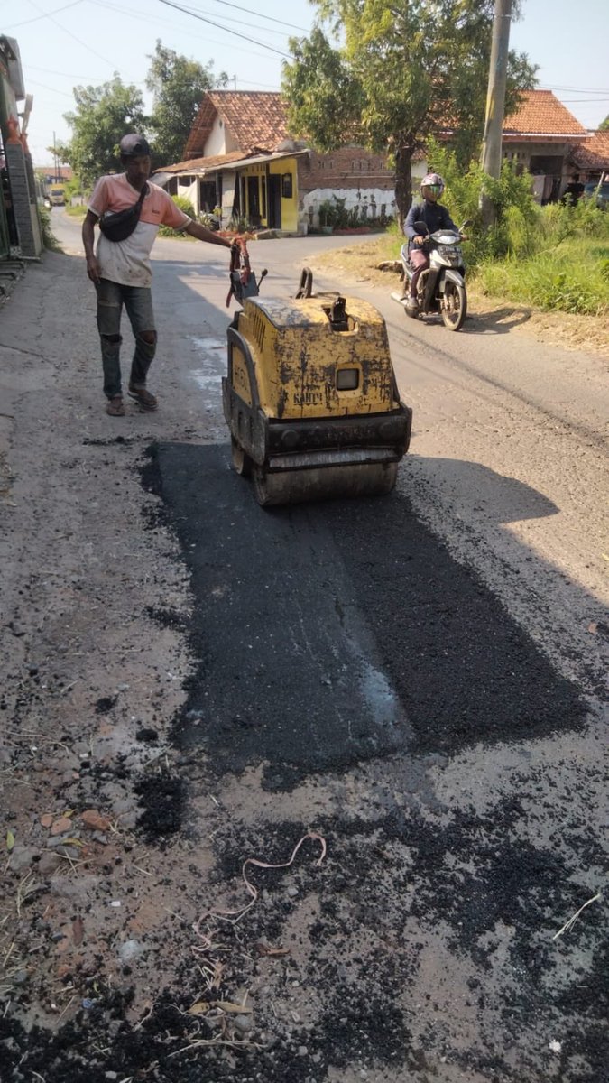 Rabu, 17 Juli 2024 melalui Bidang Bina Marga DPUPR Kota Pekalongan melaksanakan kegiatan rutin Pemeliharaan Rutin Jl Kyai Ageng Pekalongan dan Jl Patimura.