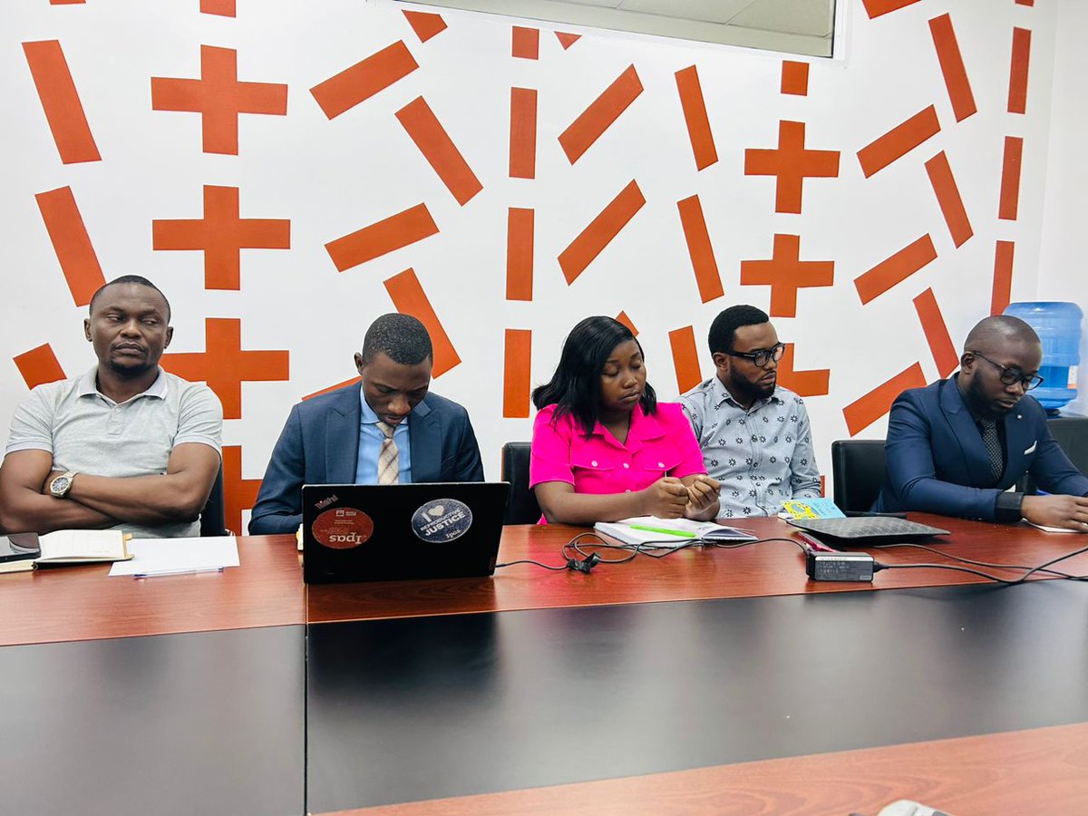 Wanny199's tweet image. #VisitecentreOdas 

Poursuivant son allocution,la Directrice du  @CentreOdas explique aux organisations partenaires de @IpasRDC l'intervention du centre Odas, celle de #soutenir, appuyer et encourager les actions des #jeunes dans la promotion de l'accès à  l'#avortement_sécurisé.