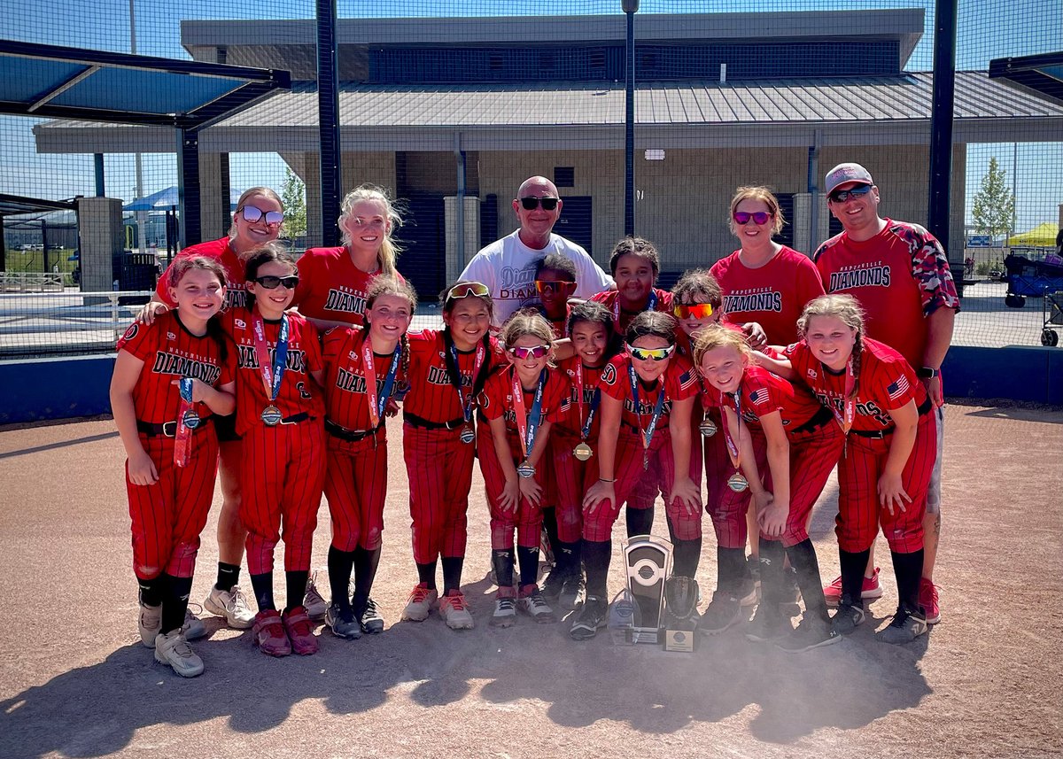 NaperDiamondsFP's tweet photo. Congrats to the 10U Mac team for taking 3rd Place AND the Team Sportsmanship Award at the Midwest National Championship in Des Moines, Iowa! 
This squad was in the fields for over 29 hours in 90+ degree weather and still sent 4 teams packing, including 3 on Championship Sunday! https://t.co/gK7eMBKG1j