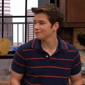 bestofseddie's tweet photo. girl who thinks                      boy who loves 
she is hard                              her like it’s 
to love                                      breathing https://t.co/jsNiEPo3qn