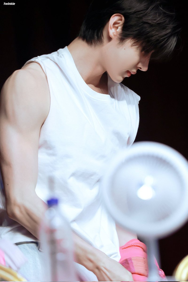 hoonbeaute's tweet photo. well damn sunghoon https://t.co/7wnaeUgI7q