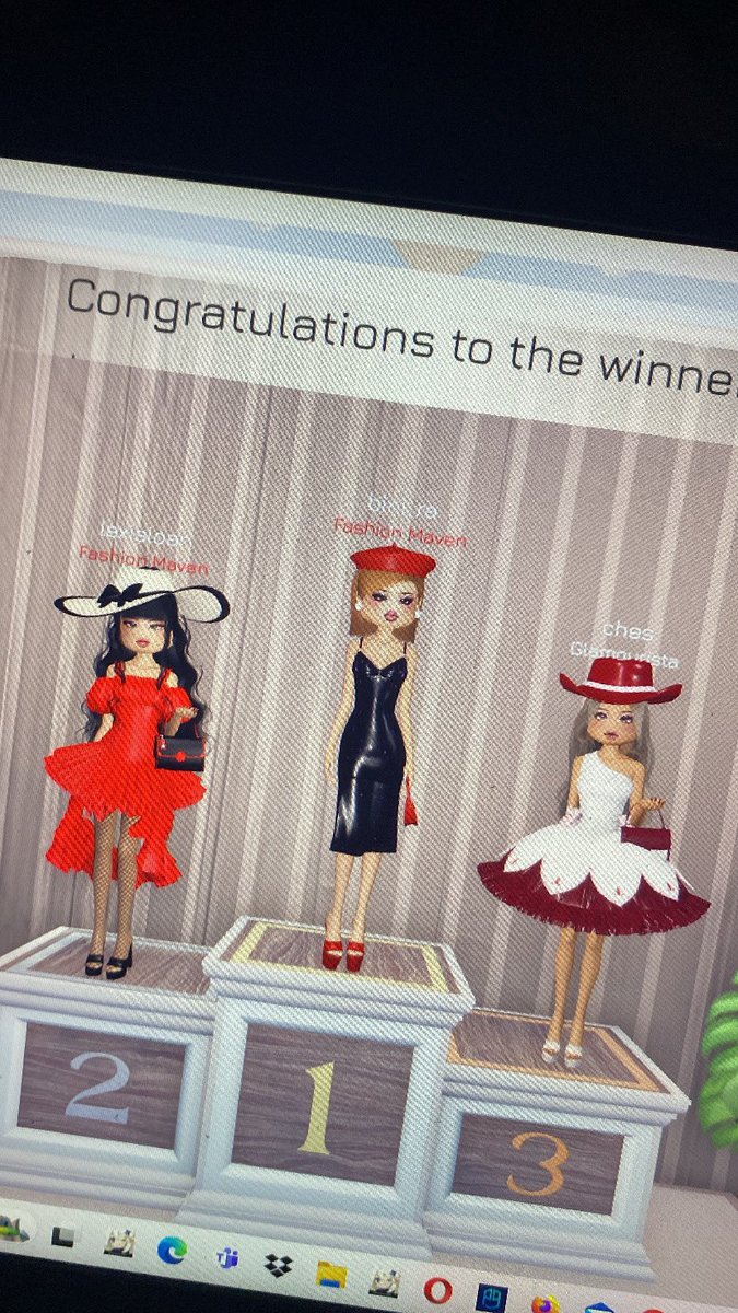 _rueiza's tweet photo. the theme was award show and i didn’t even placed https://t.co/f5hHQtNKb3