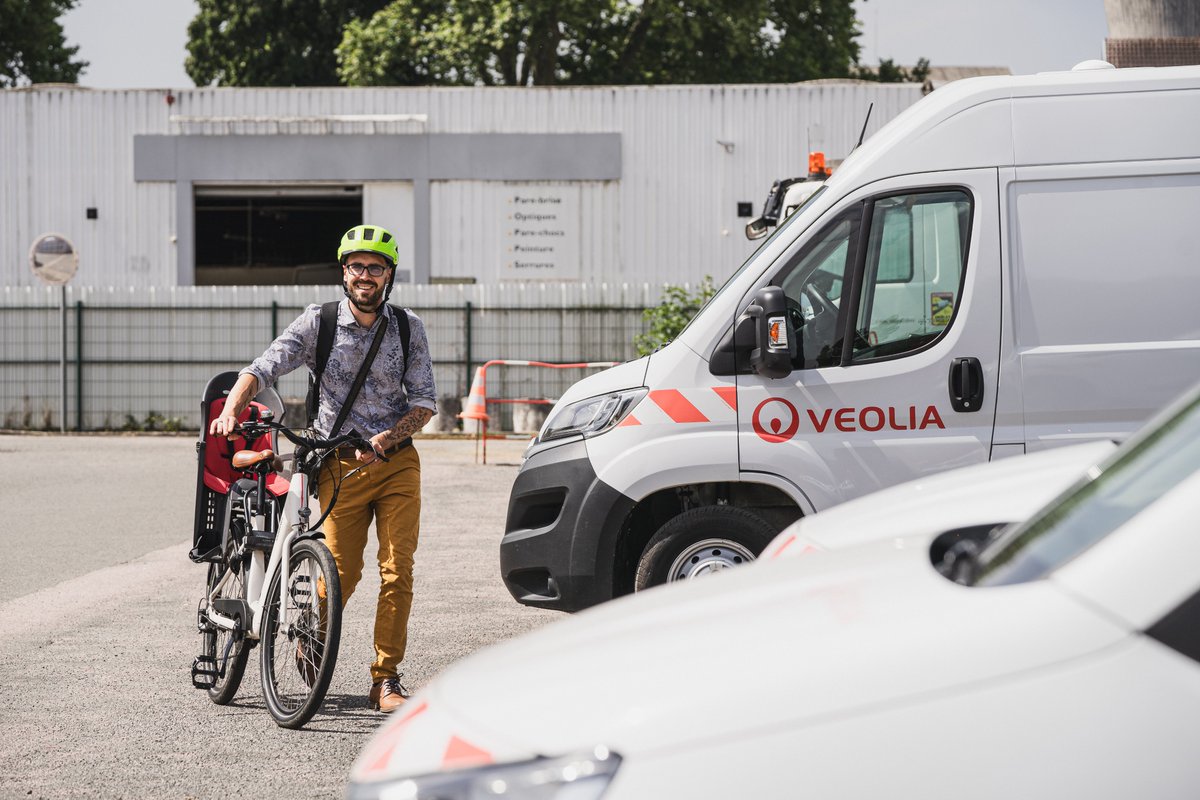 🚴‍♂️ Veolia fête la livraison de son 1000ᵉ vélo en location longue durée avec <a href="/Zenride_FR/">Zenride</a> !

Veolia finance 70% de la location pour ses 39 000 salariés éligibles en France. 🌍

Une belle initiative pour le pouvoir d'achat et la transition écologique. 

#WeAreResourcers 💪🌍