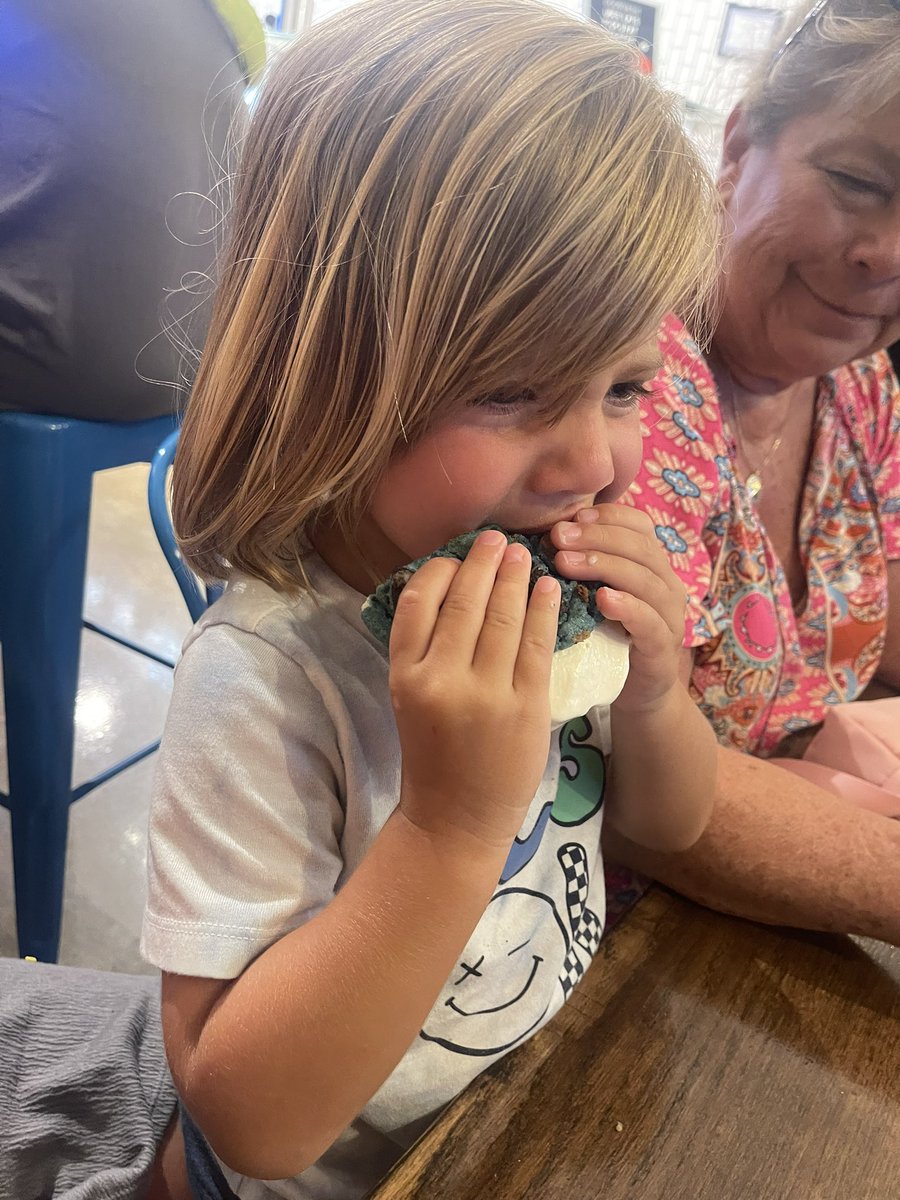 CBE_Ortiz's tweet photo. Shared a cookie monster ice cream sandwich with my nephew!! https://t.co/nJBxQdiCnO