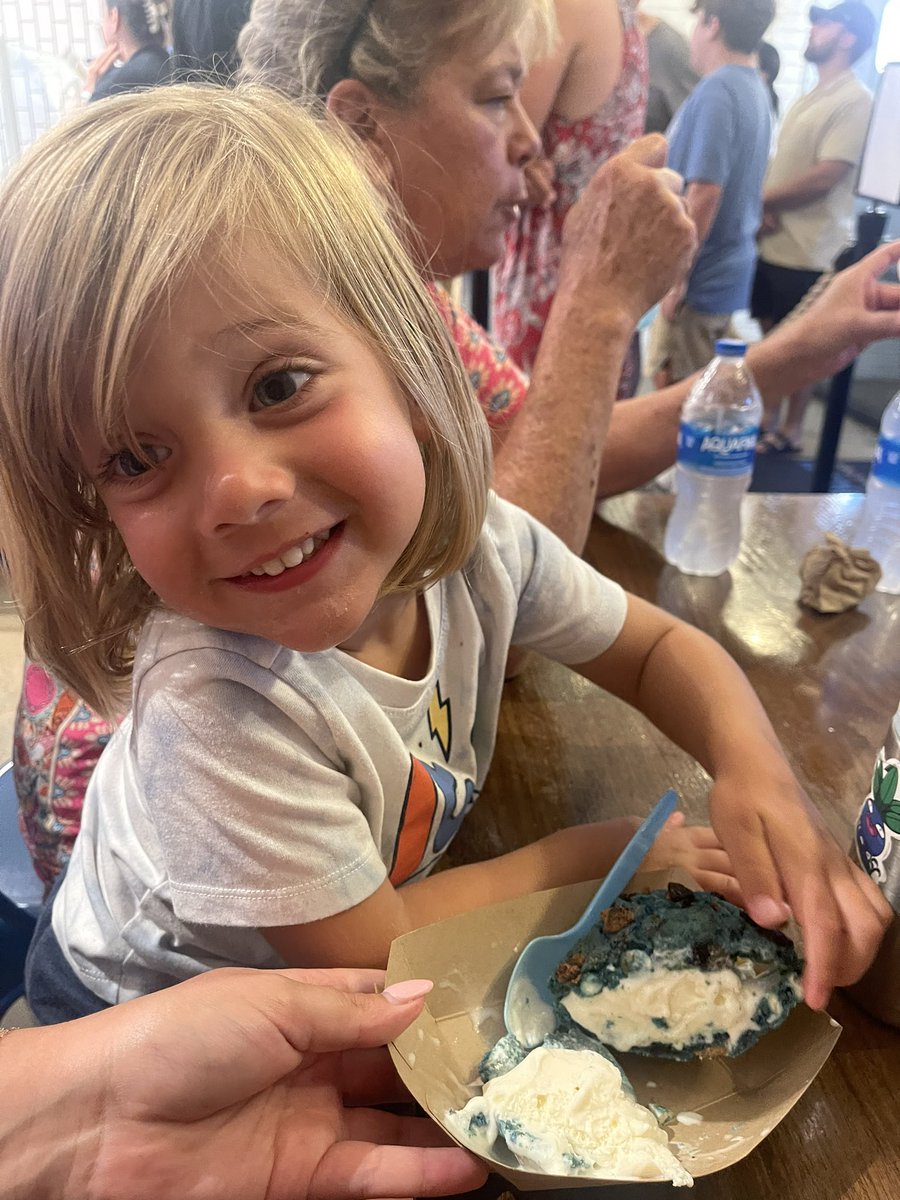 CBE_Ortiz's tweet photo. Shared a cookie monster ice cream sandwich with my nephew!! https://t.co/nJBxQdiCnO