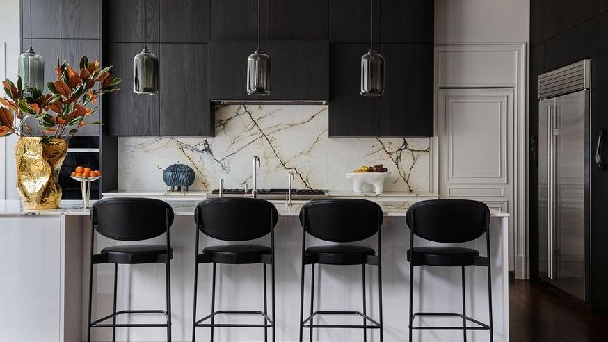 HomesbyKen's tweet photo. 45 Kitchen Lighting Ideas 
What's your favorite?

#lighting #kitchen #remodel 
#thehelpfulrealtor
#realestate  #realtor #baltimorerealestate #reisterstown 
#baltimore  #maryland  
 https://t.co/dh1spJgC9Q https://t.co/LaUeg6Zlc7